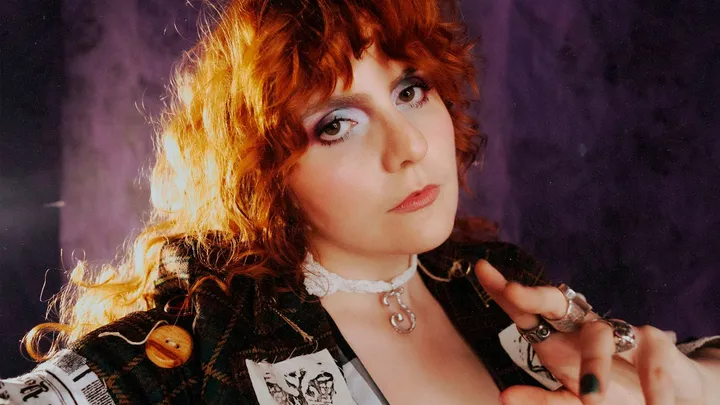 Assista Imã, videoclipe da cantora e compositora Julia Benford