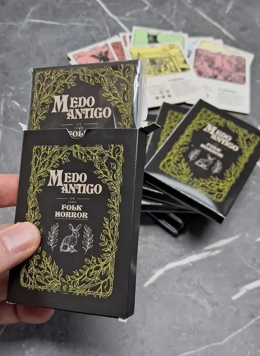 O card game MEDO ANTIGO já está disponível para compra