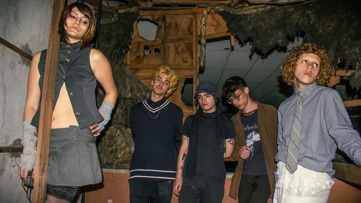 Ouça o álbum Ternura e Violência da banda Magnólia
